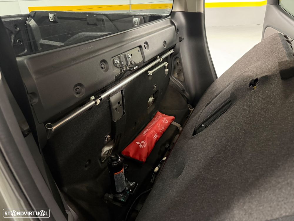 Mitsubishi L200 2.4 DI-D CD Intense Sport Space Cab Strakar 4WD - 19