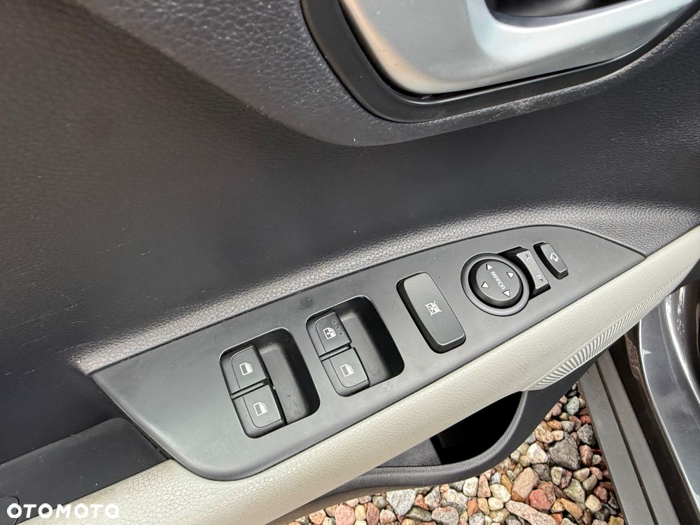 Kia Stonic - 27