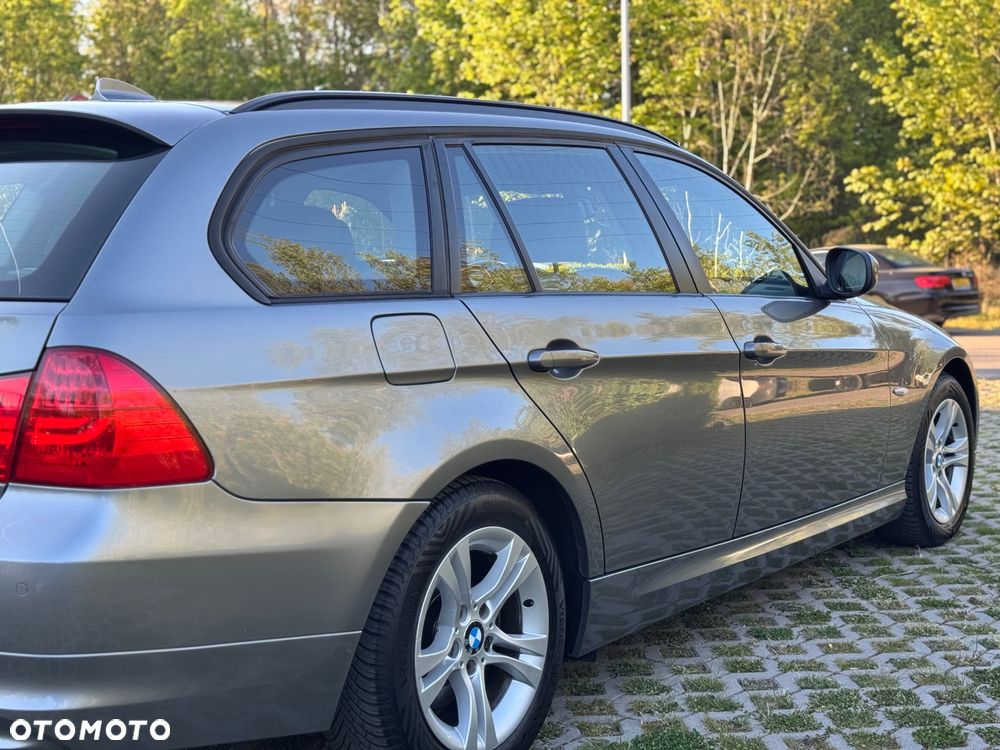 BMW Seria 3 318d DPF Edition Sport - 22