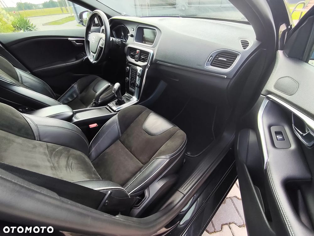 Volvo V40 D2 R Design - 22