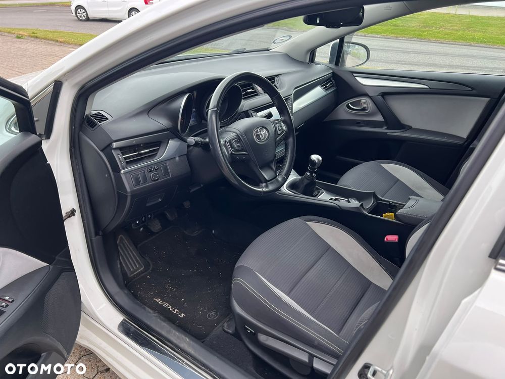 Toyota Avensis Touring Sports 1.8 Business Edition - 9