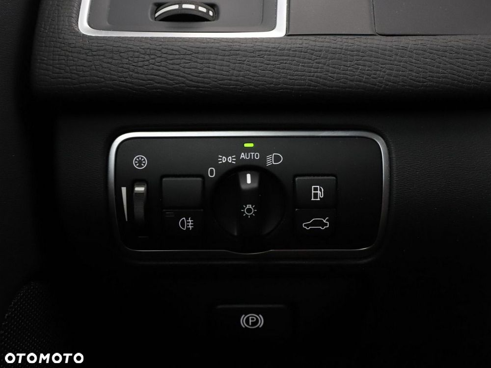 Volvo XC 60 D4 Momentum - 33