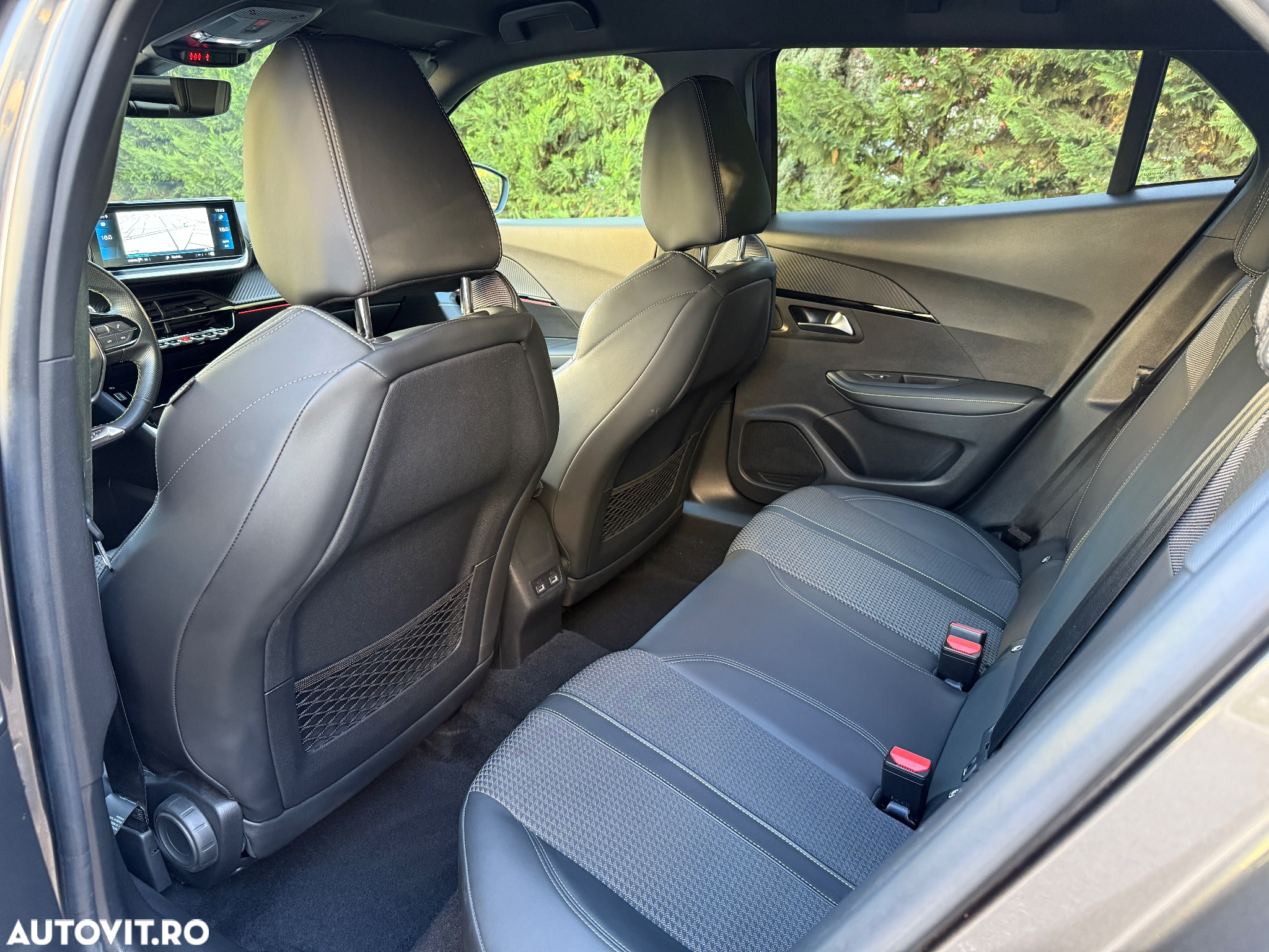 Peugeot 2008 PureTech 130 EAT8 GT - 5