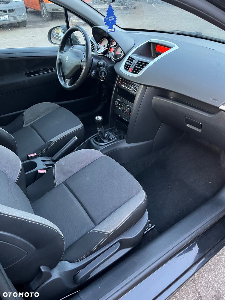 Peugeot 207 - 8
