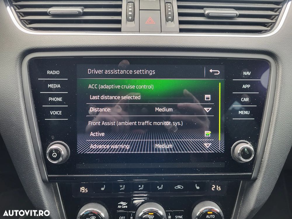 Skoda Octavia 2.0 TSI DSG RS - 27