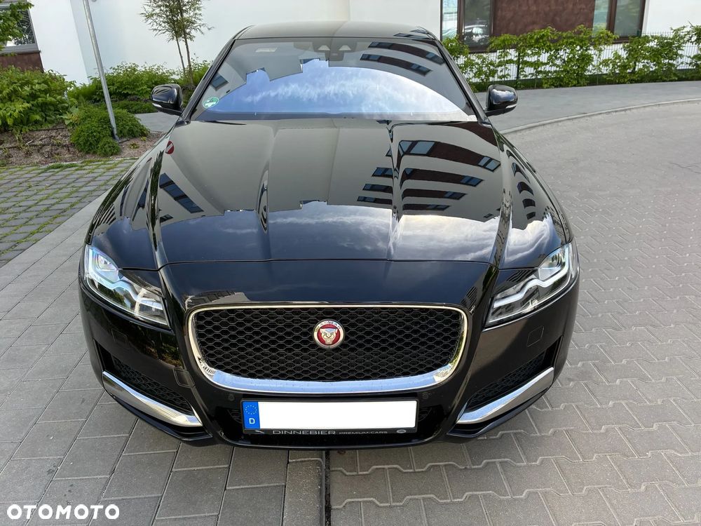 Jaguar XF 20t Prestige - 12