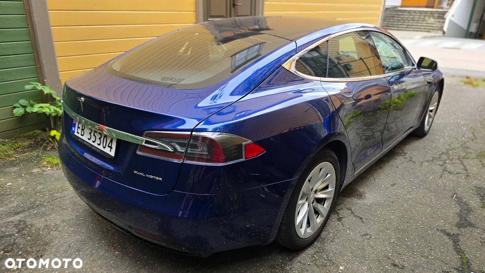 Tesla Model S - 15