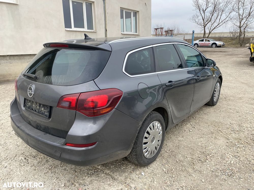 Dezmembrez piese Opel Astra J - 4