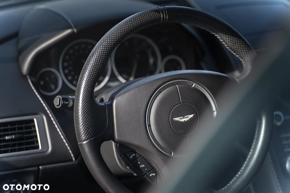 Aston Martin V12 Vantage Carbon Black - 23