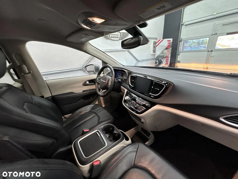 Chrysler Pacifica - 7