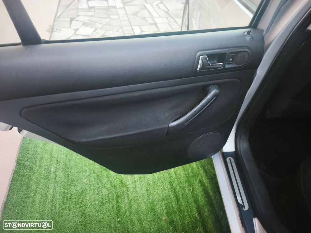 VW Golf 1.9 TDi 25 Anos - 14