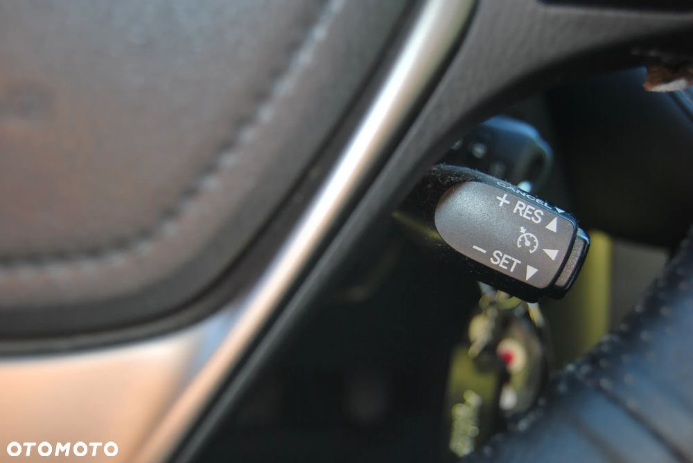 Toyota RAV4 2.2 D-4D Premium - 8