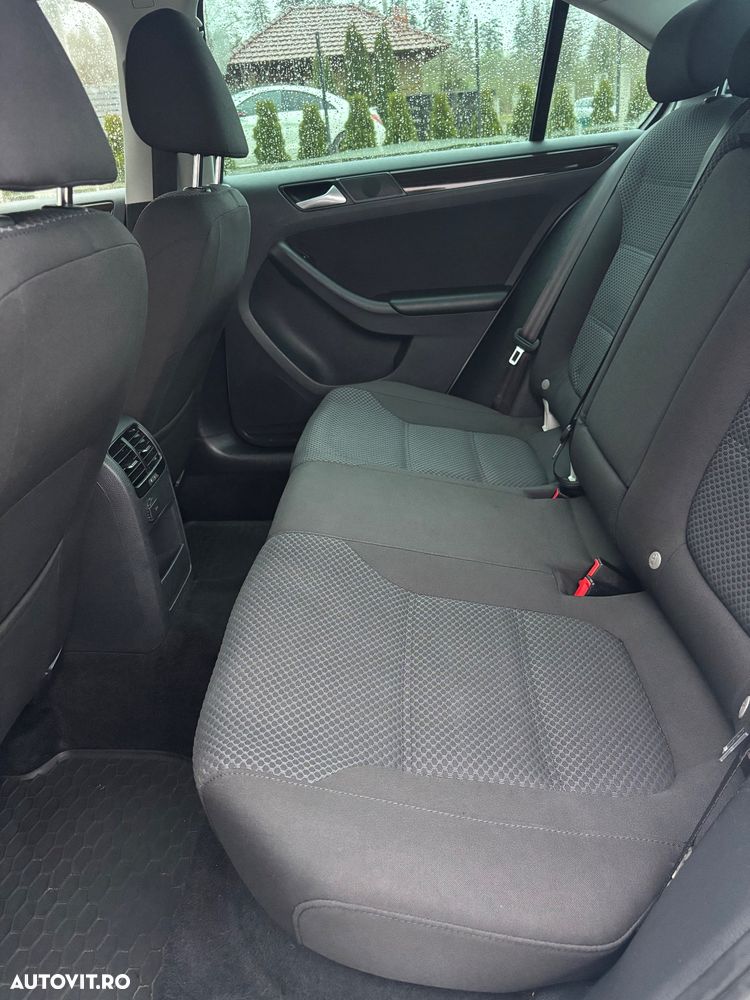 Volkswagen Jetta 2.0 TDI Comfortline - 8
