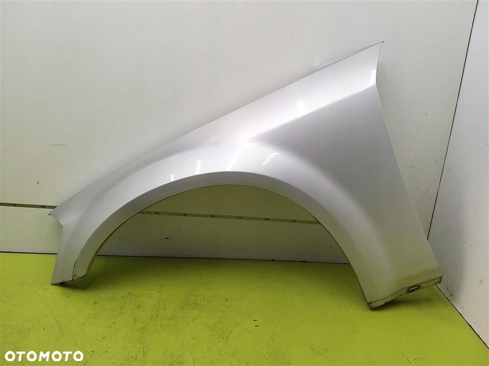 Błotnik przedni lewy Dodge Magnum 2004-2007 R PRZED LIFT SREBRNY - 1