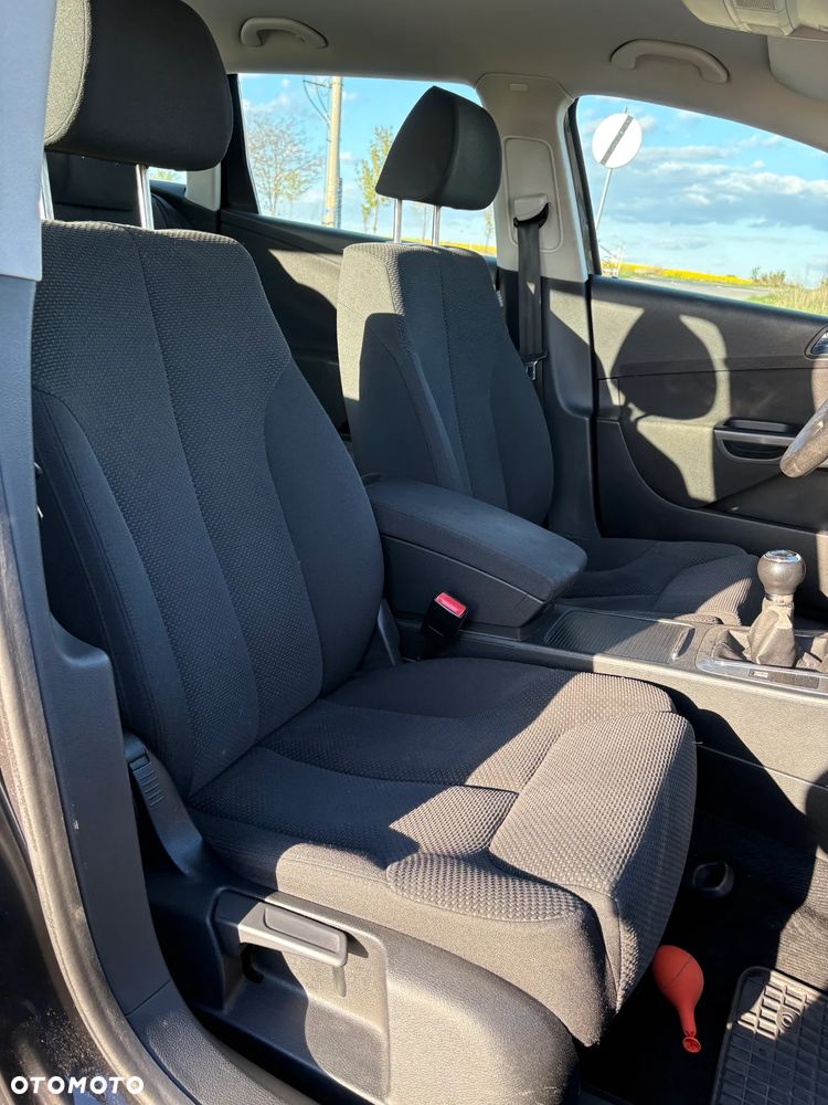 Volkswagen Passat 1.6 - 22