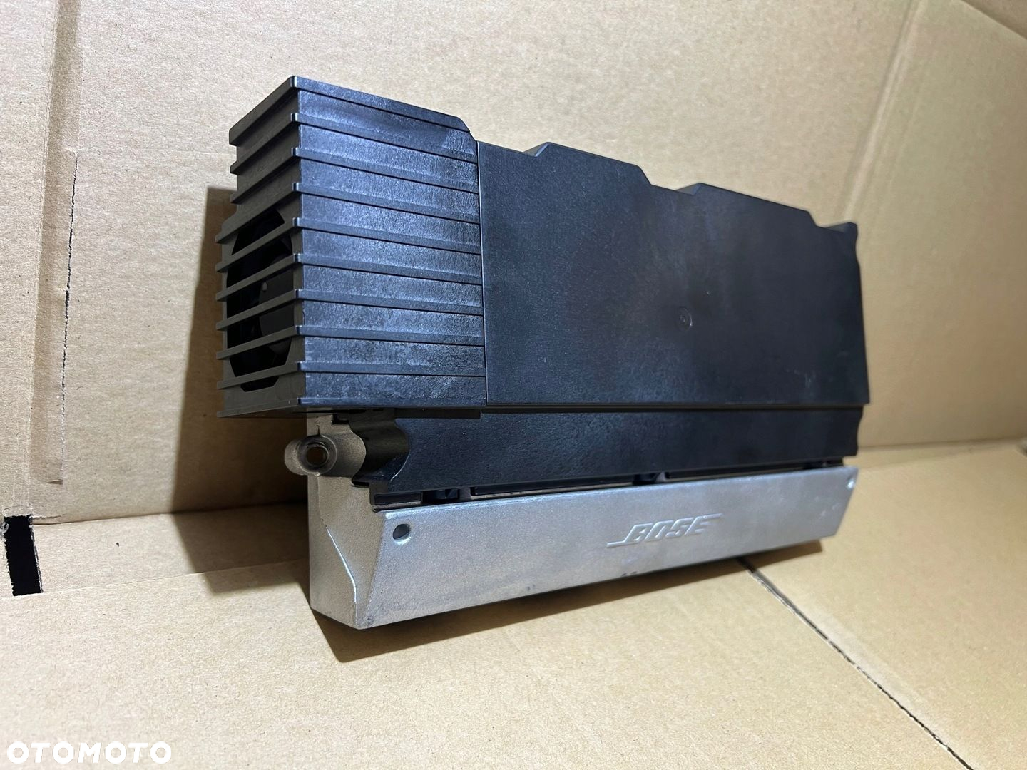 AUDI A8 D3 WZMACNIACZ BOSE 4E0035223F - 2