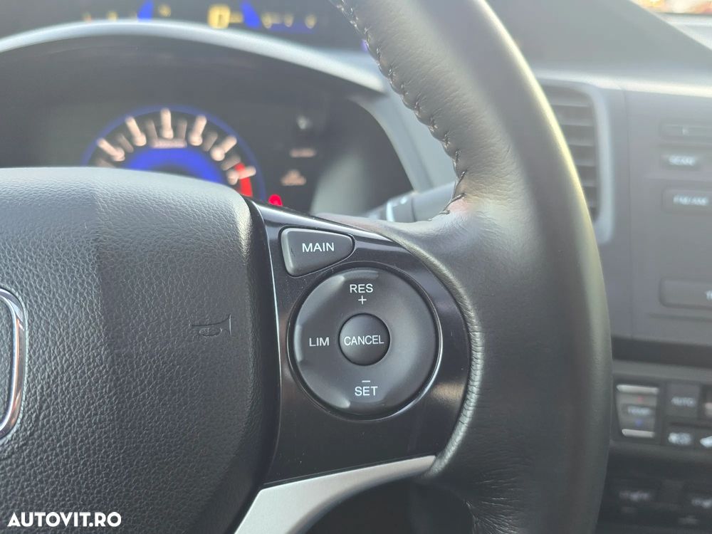 Honda Civic 1.8 MT ES - 9