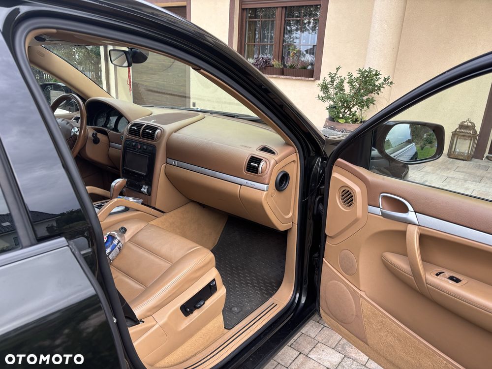 Porsche Cayenne - 4