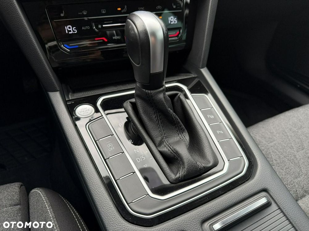 Volkswagen Passat Variant 2.0 TDI EVO Business DSG - 24