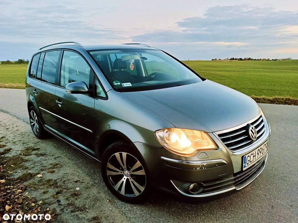 Volkswagen Touran 2.0 TDI DPF Highline DSG - 9