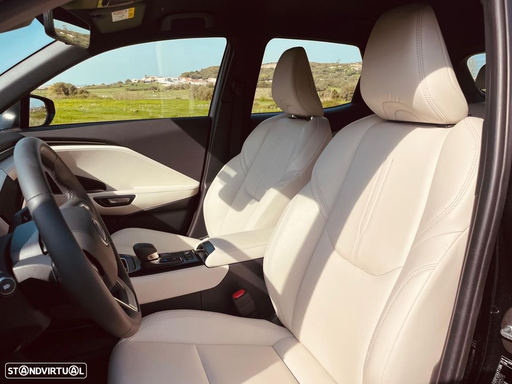 Lexus LBX Elegant - 12