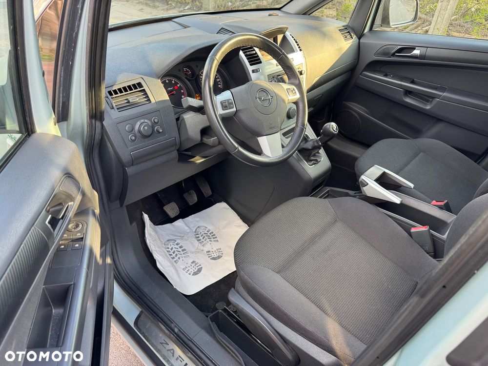 Opel Zafira 1.6 Enjoy - 19