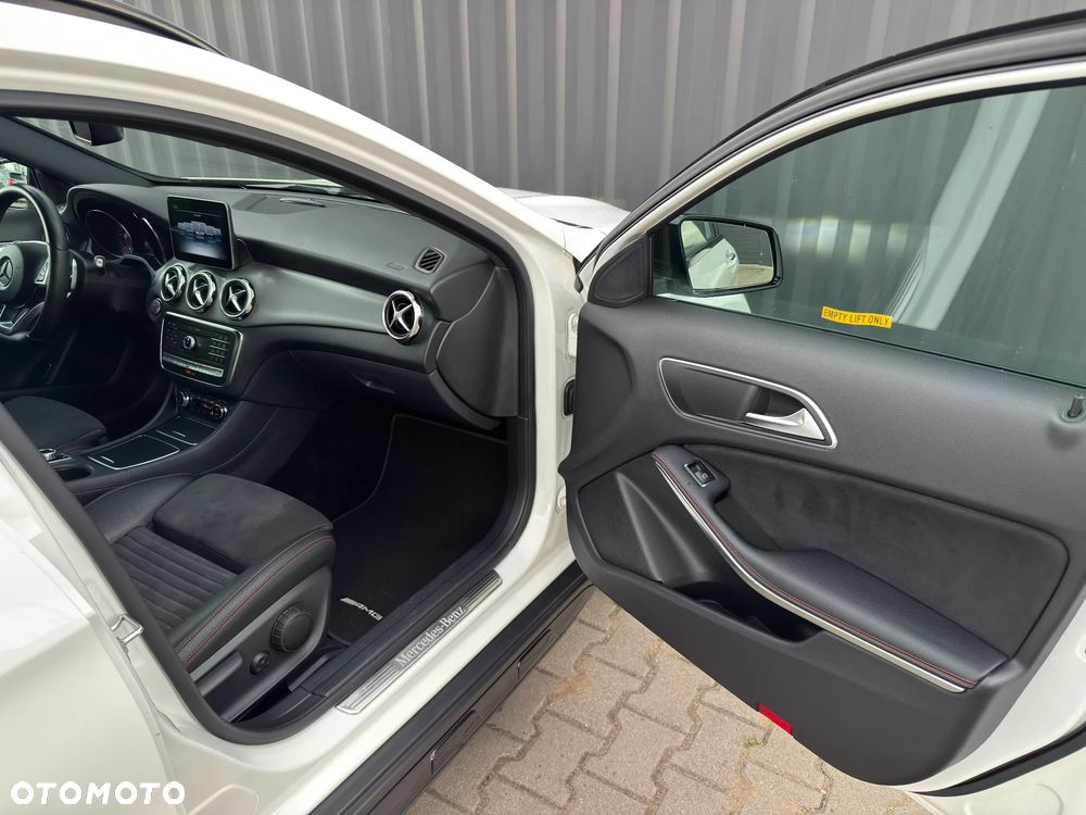 Mercedes-Benz GLA 220 4-Matic AMG Line - 17