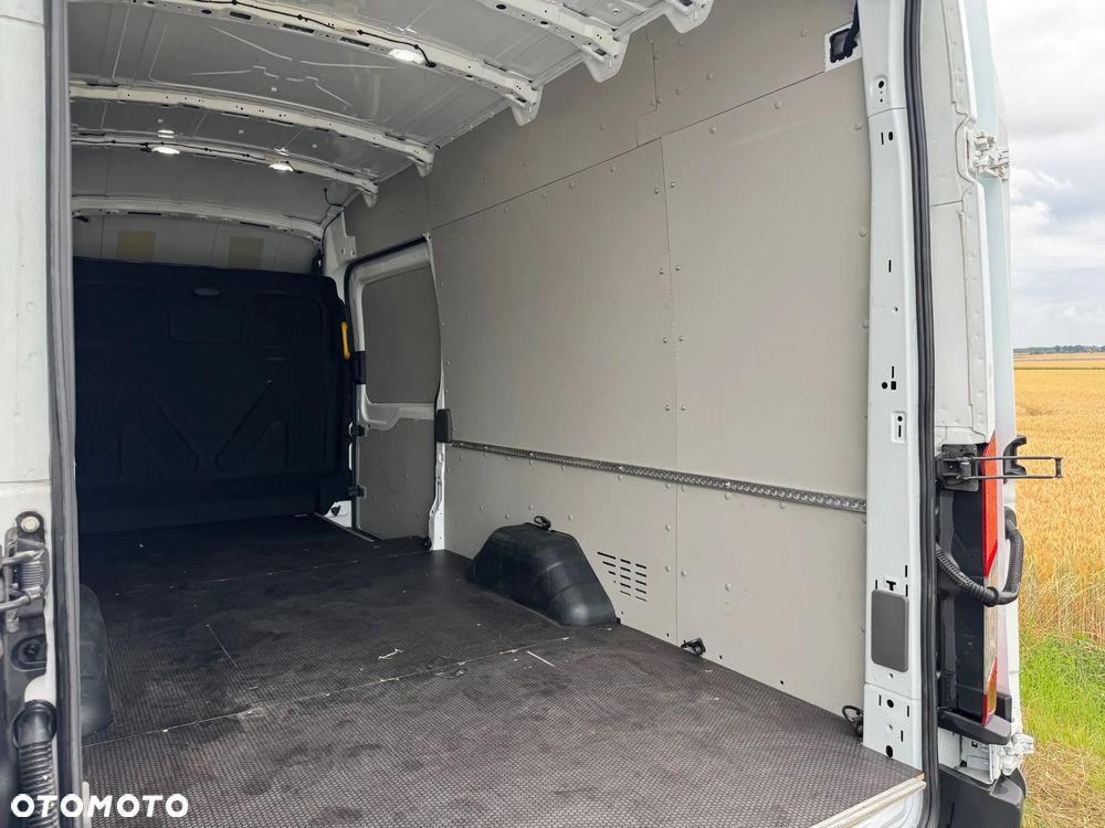 Ford Transit - 10