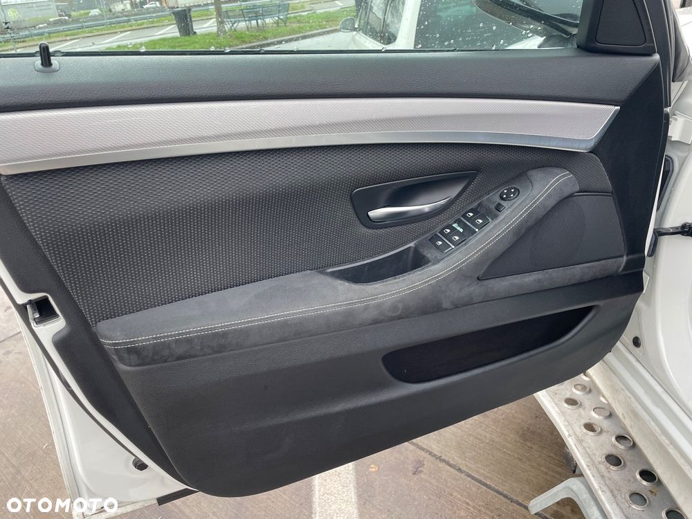 BMW Seria 5 525d Sport-Aut - 12