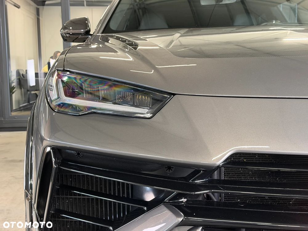 Lamborghini Urus - 12