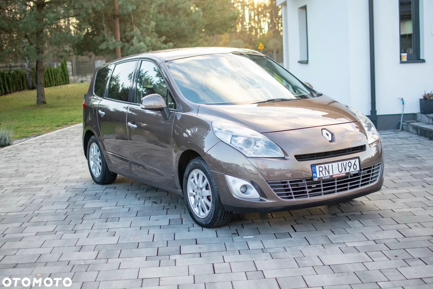 Renault Grand Scenic - 1