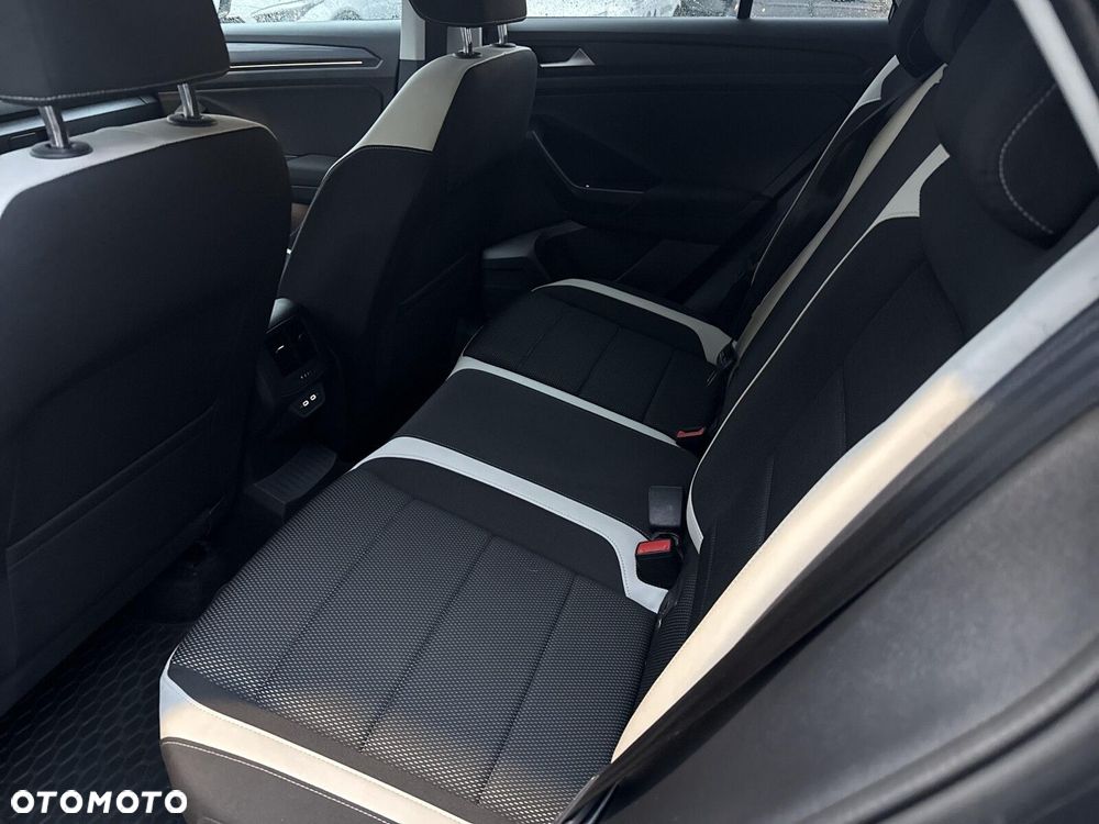 Volkswagen T-Roc - 16