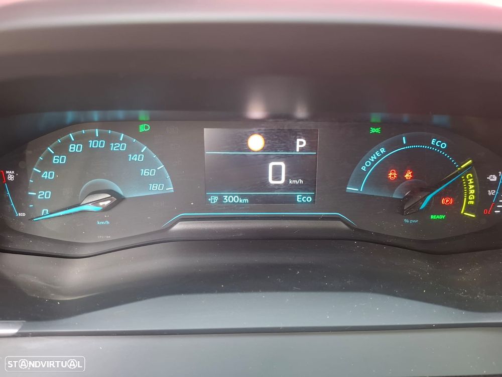 Peugeot e-208 - 12