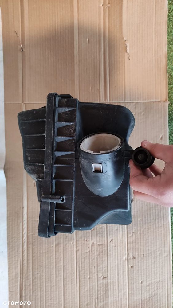 obudowa filtra powietrza Opel Astra H 1.8 benzyna - 2