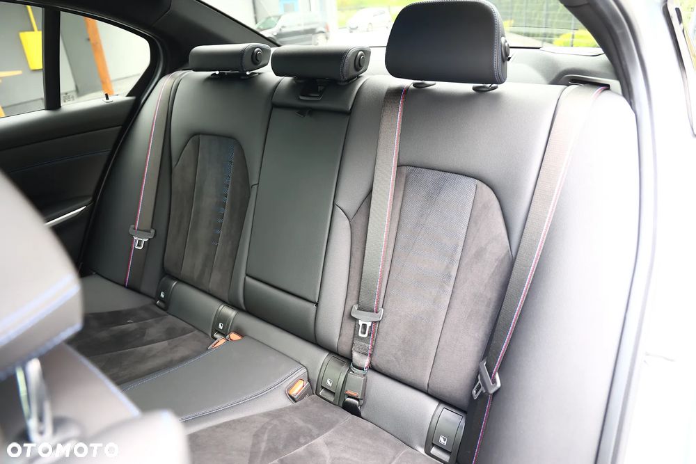 BMW Seria 3 330i xDrive M Sport - 28