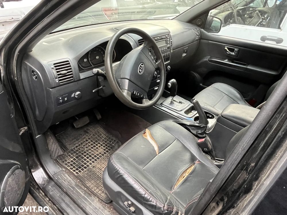 Dezmembrez Kia Sorento negru 2007 diesel automat - 9