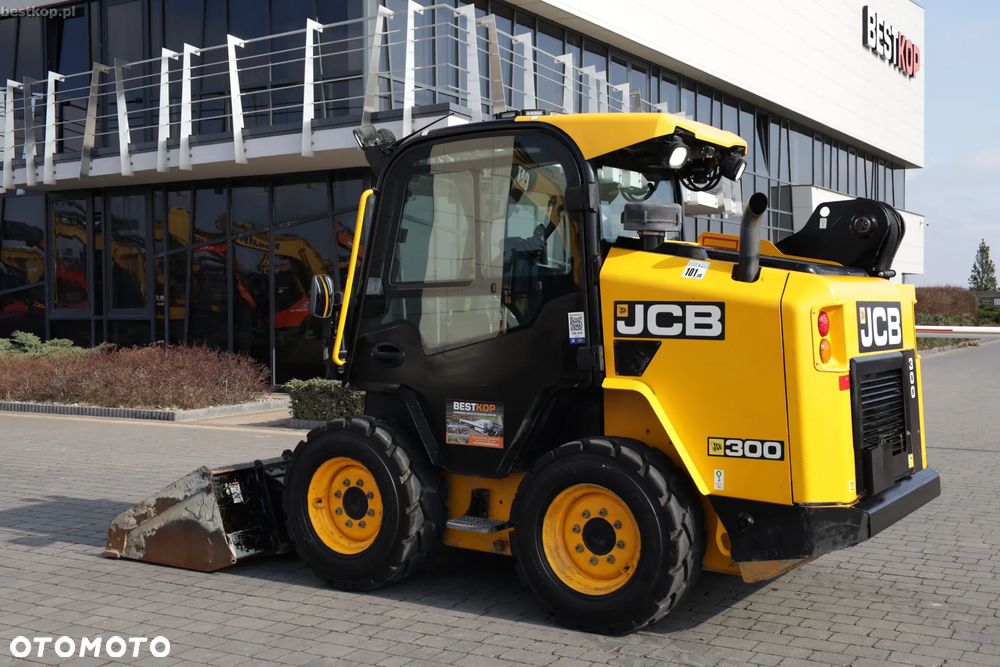 JCB 300 T4 Miniładowarka Skid steer - 7