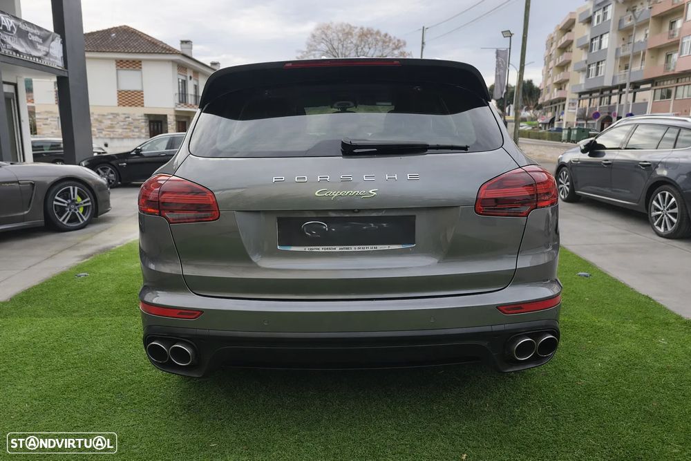 Porsche Cayenne S E-Hybrid - 4