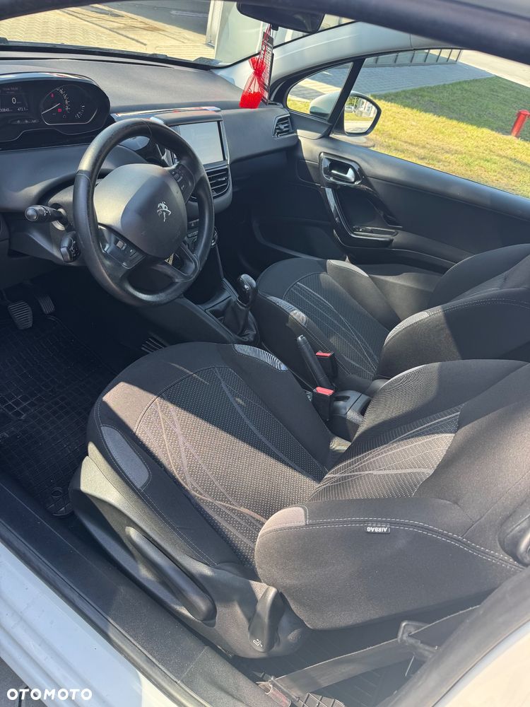 Peugeot 208 - 10