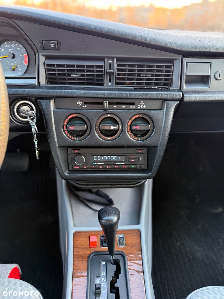 Mercedes-Benz W201 (190) - 8