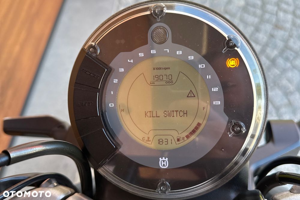 Husqvarna Svartpilen - 11