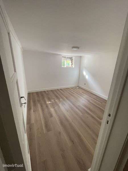 Aluguer andar de moradia T2 (cave) - Grande imagem: 4/12