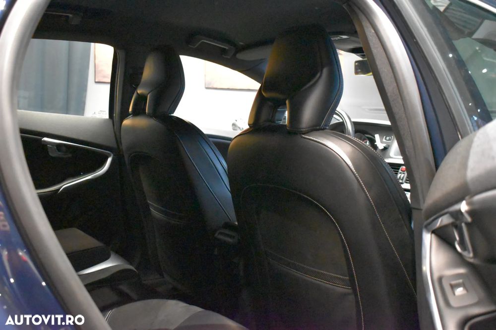 Volvo V40 D3 R-Design - 14