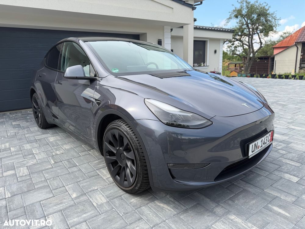 Tesla Model Y - 1
