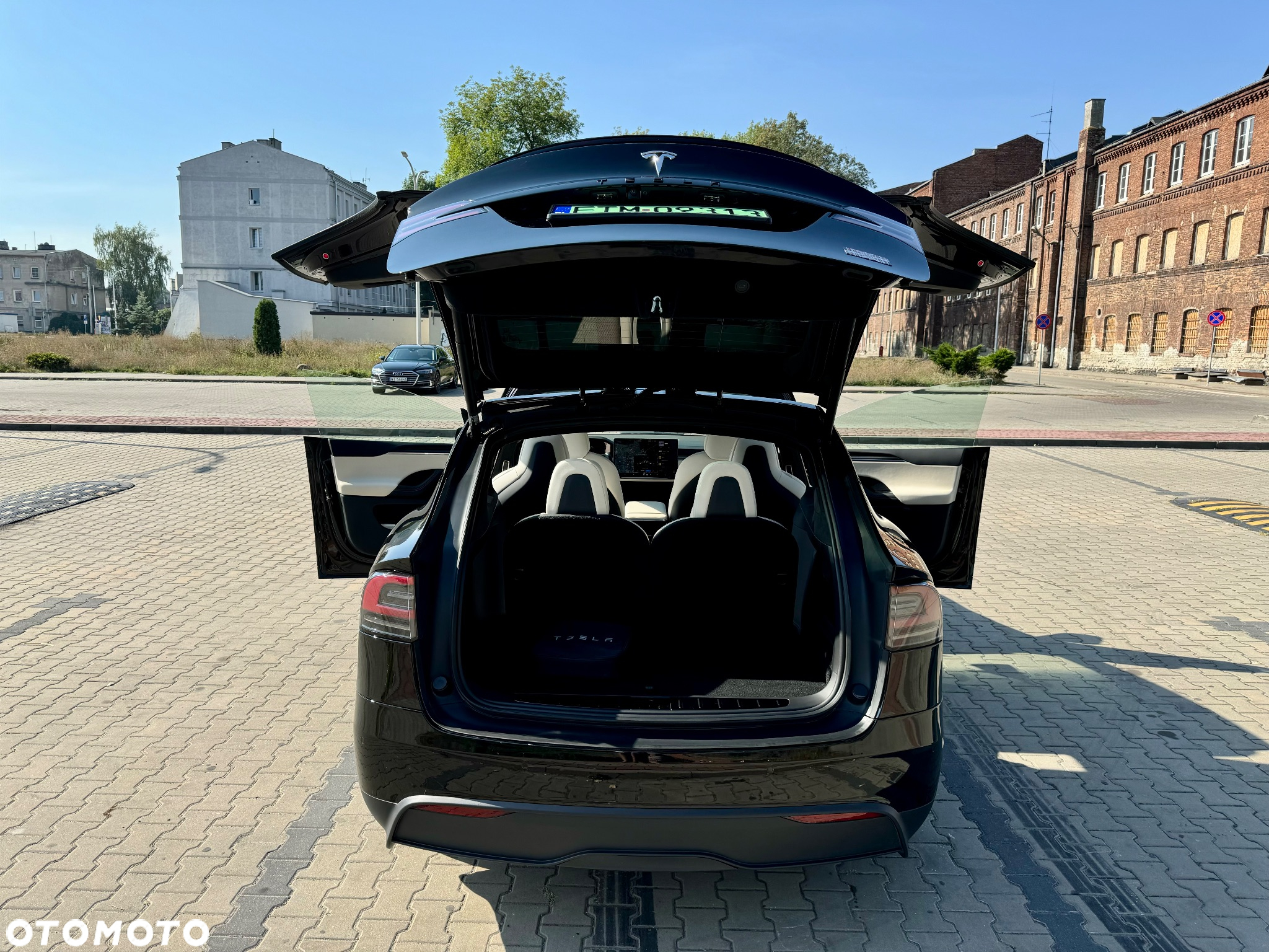 Tesla Model X Plaid - 11