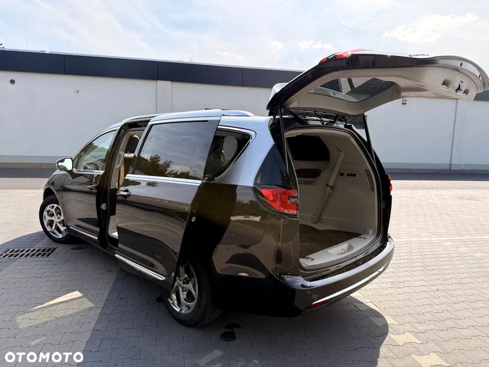 Chrysler Pacifica - 12