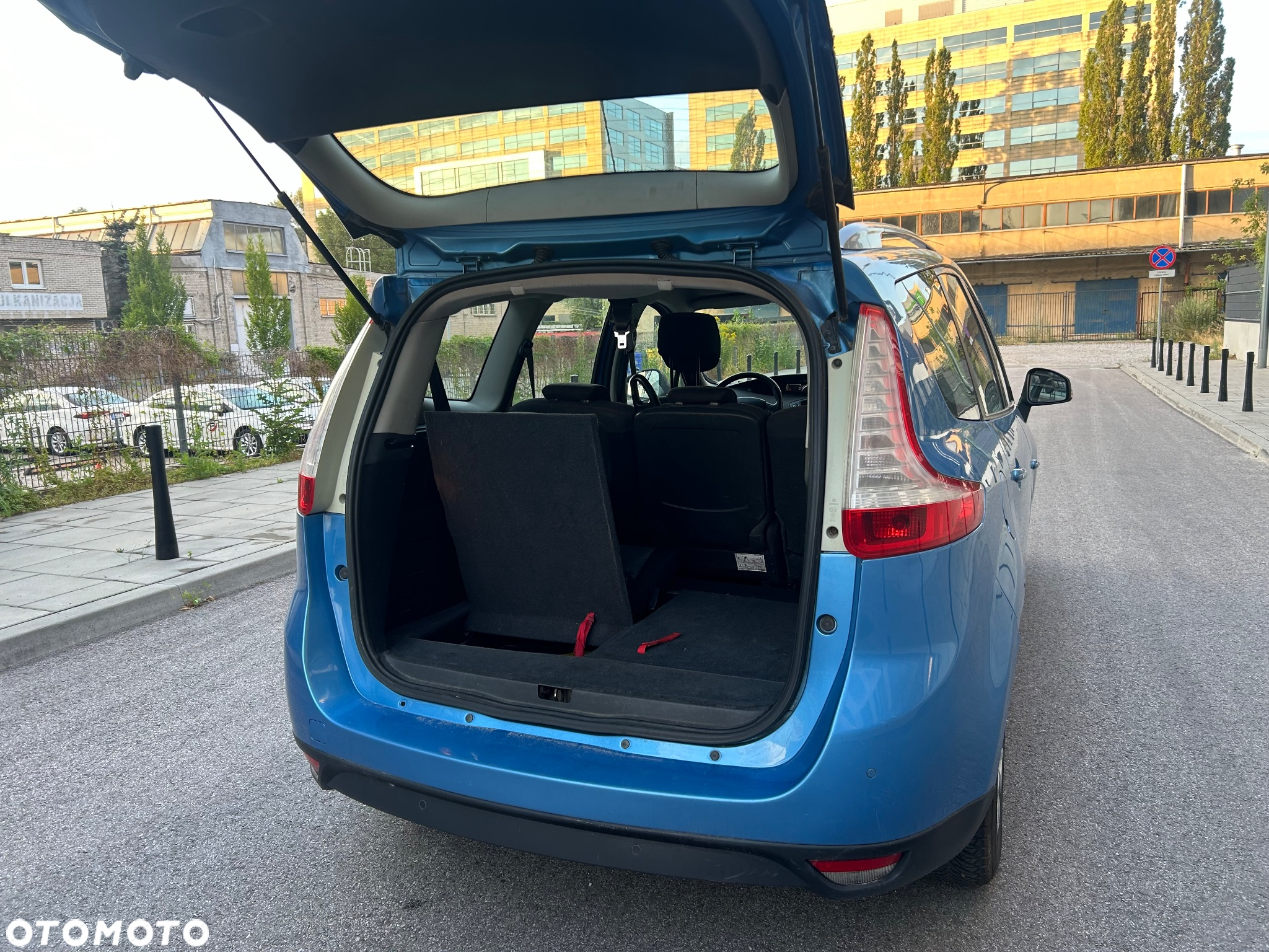 Renault Grand Scenic - 10