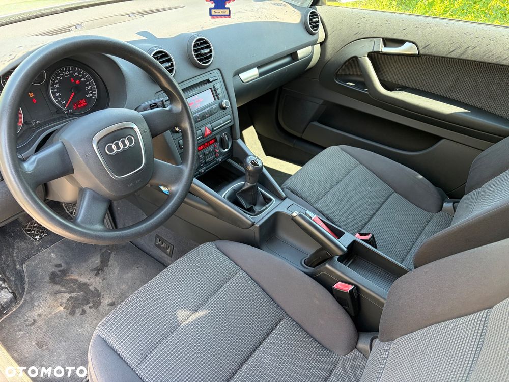Audi A3 3-drzwiowe 1.6 Attraction - 10
