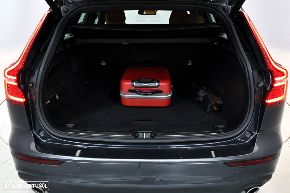 Volvo V60 2.0 D4 Momentum Geartronic - 28