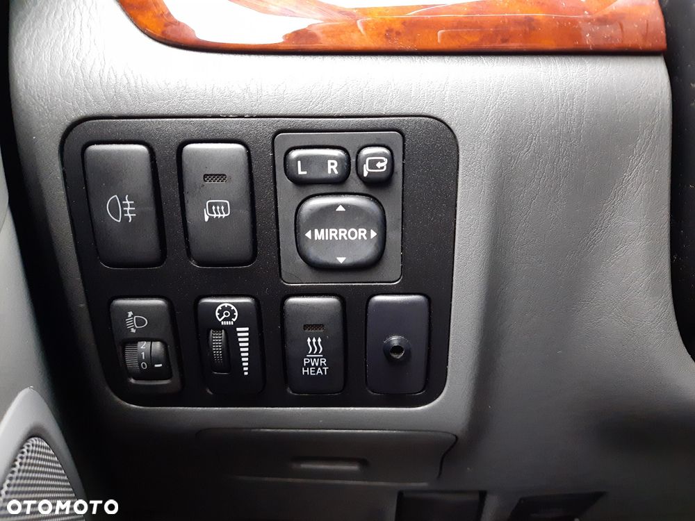 Toyota Land Cruiser - 12
